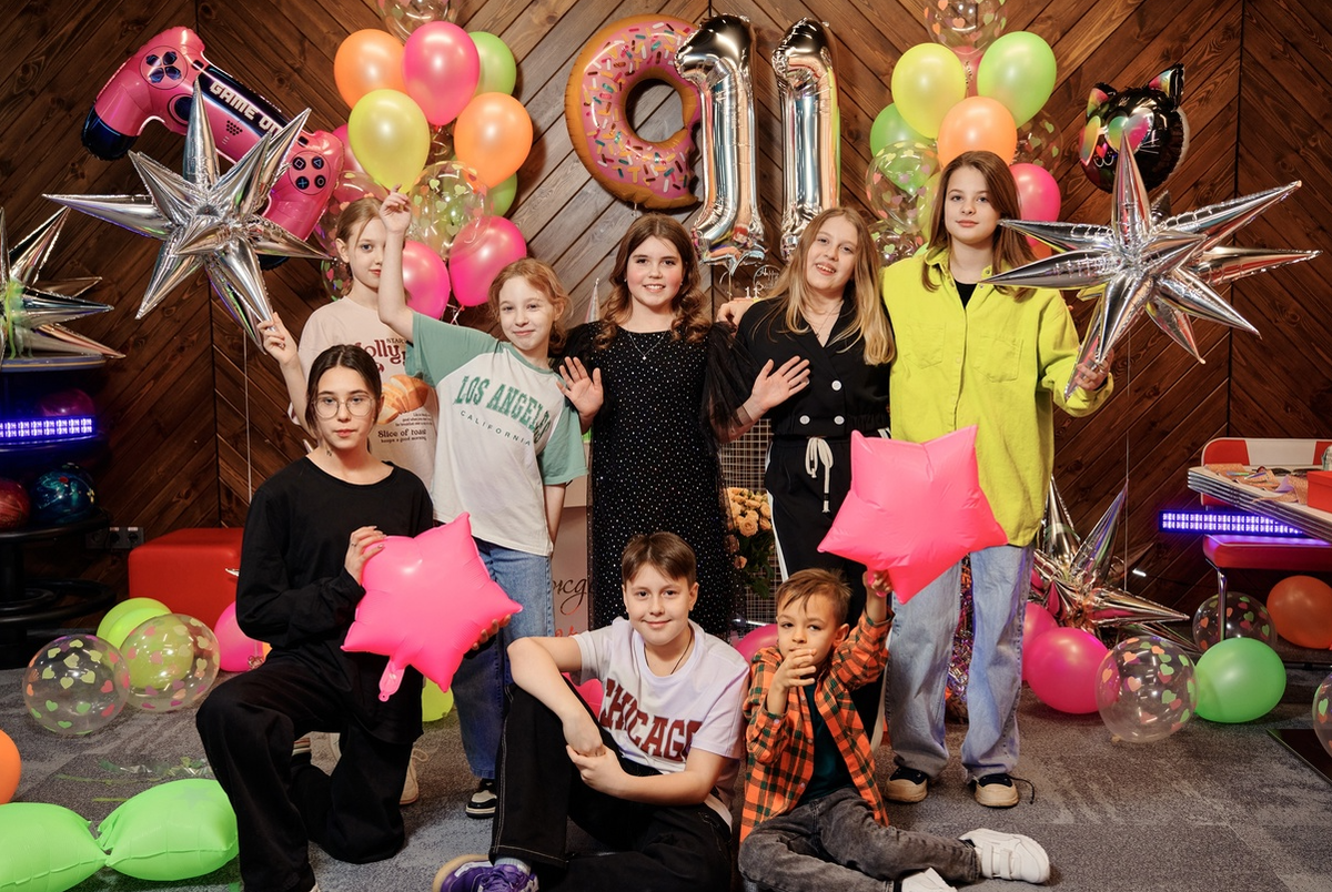 поздравление в апреодле. знаменательные даты апреля для детей. с днём рождения девочке 4 гоза. штрихкод с днем рождения. 04.