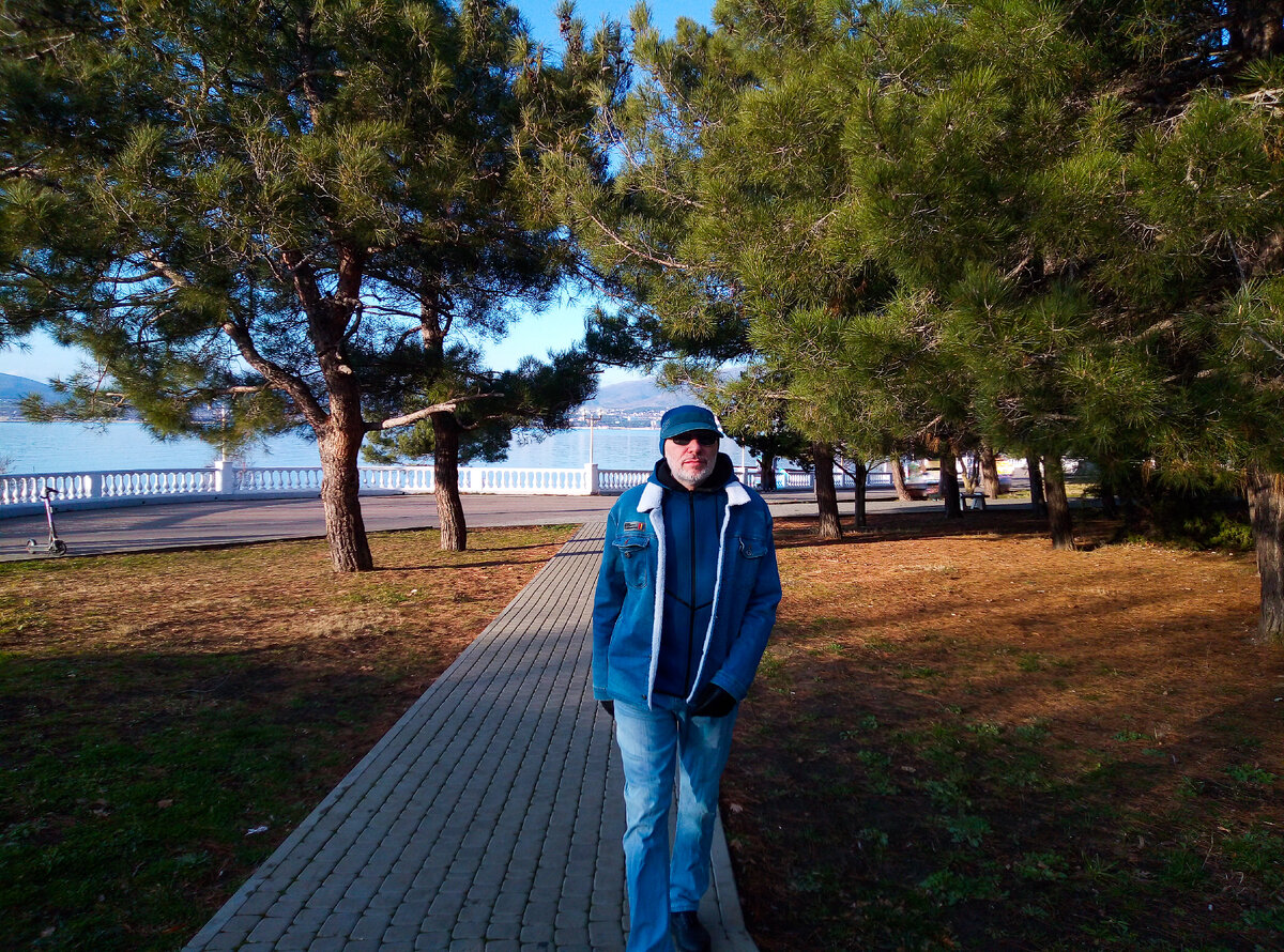 На набережной Толстого мыса - это юг Геленджика (Михаил Лекс, автор рассказа и канала)