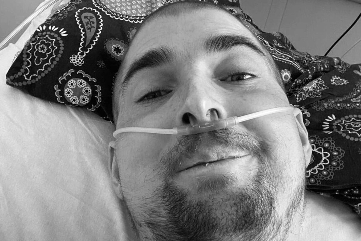     Умер от рецидива рака крови 31-летний футболист «Амкала» и блогер Никита Финито