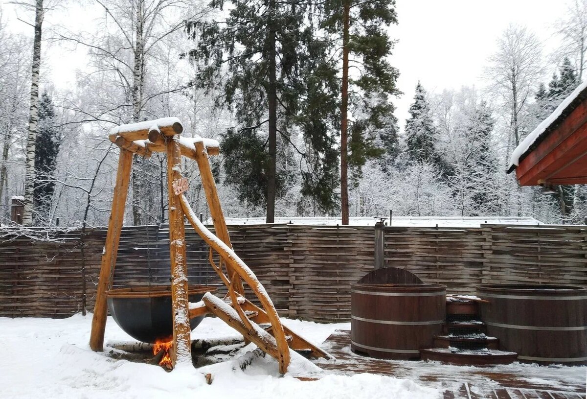 После парной можно воспользоваться чаном над живым огнём. Фото: Яндекс Путешествия