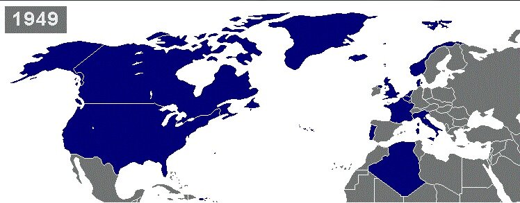 Заметили кусок Африки? Это Алжир, на то время принадлежавший Франции.