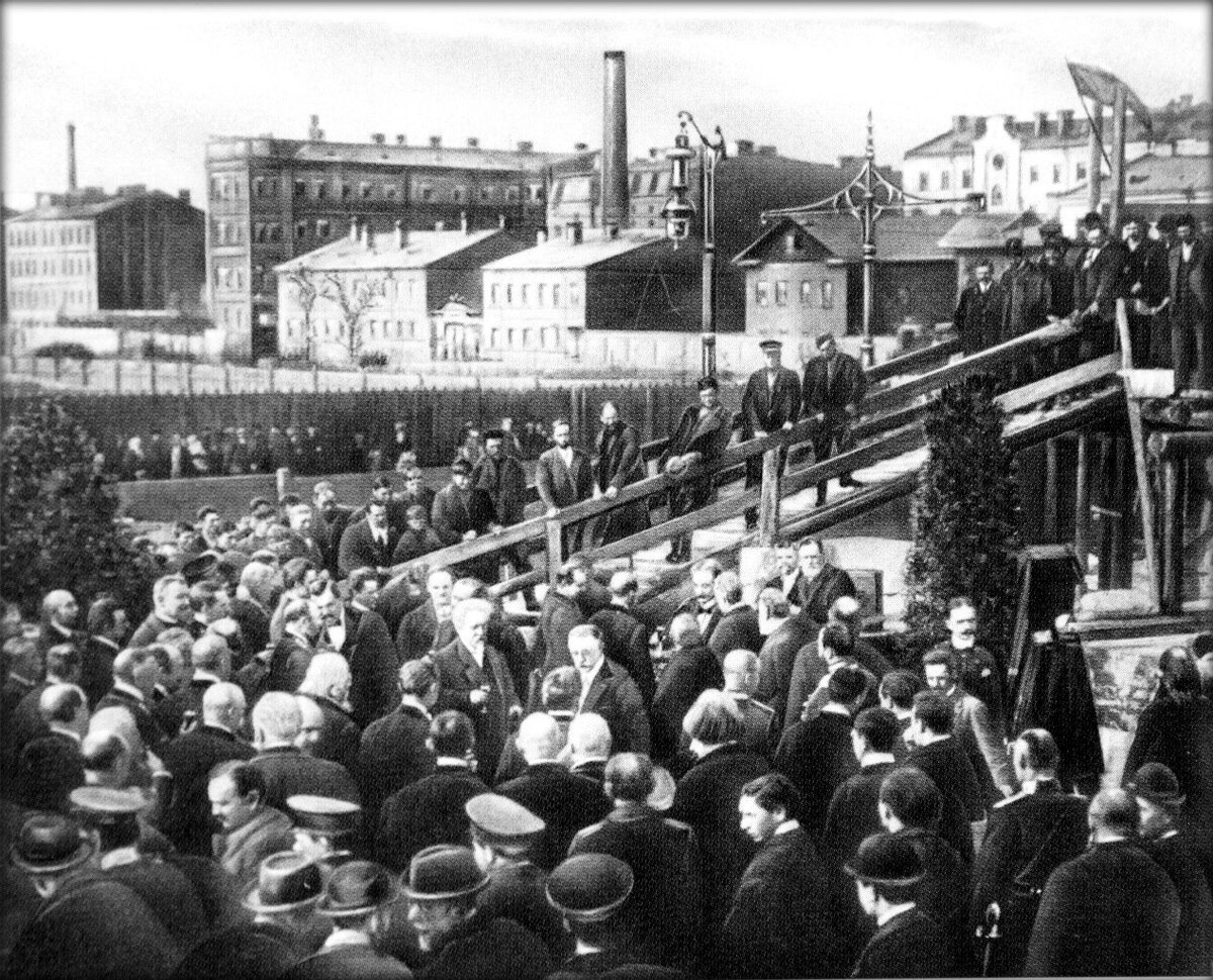 Закладка главного здания Геологического Комитета летом 1912 года. Фото с сайта pastvu.com