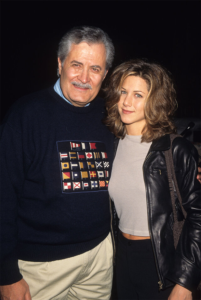    Дженнифер Энистон со своим отцом Джоном Энистоном. 2005 г. Фото:  www.globallookpress.com