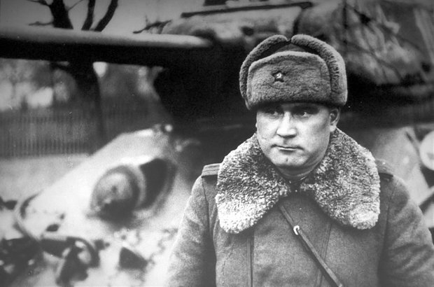   Командир танковой бригады полковник Иван Якубовский. Фото: Иван Шагин / РИА Новости