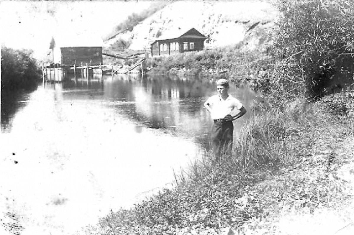    Ныне о мельнице Коркина уже мало что напоминает. Дорога заросла, деревянные сваи превратились в труху, лишь в некоторых местах сохранились фрагменты плотины.