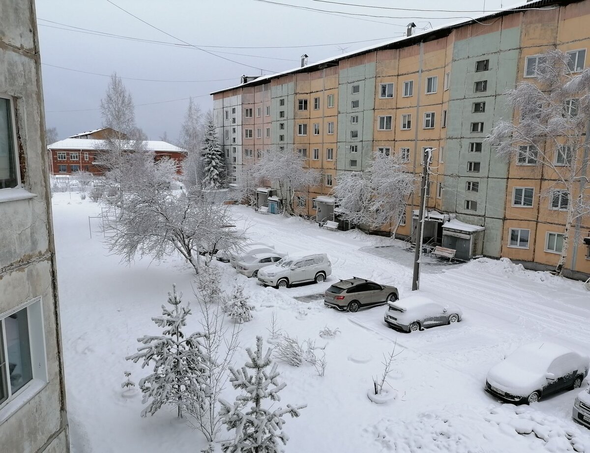 Вид из окна, выпал снег!
