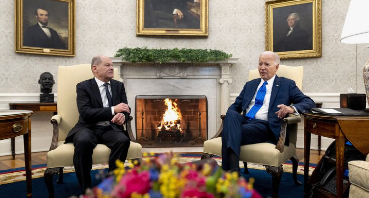 Шольц захотел потрафить своему престарелому боссу и наговорил очередную порцию глупостей (фото с сайта lyubimiigorod.ru)