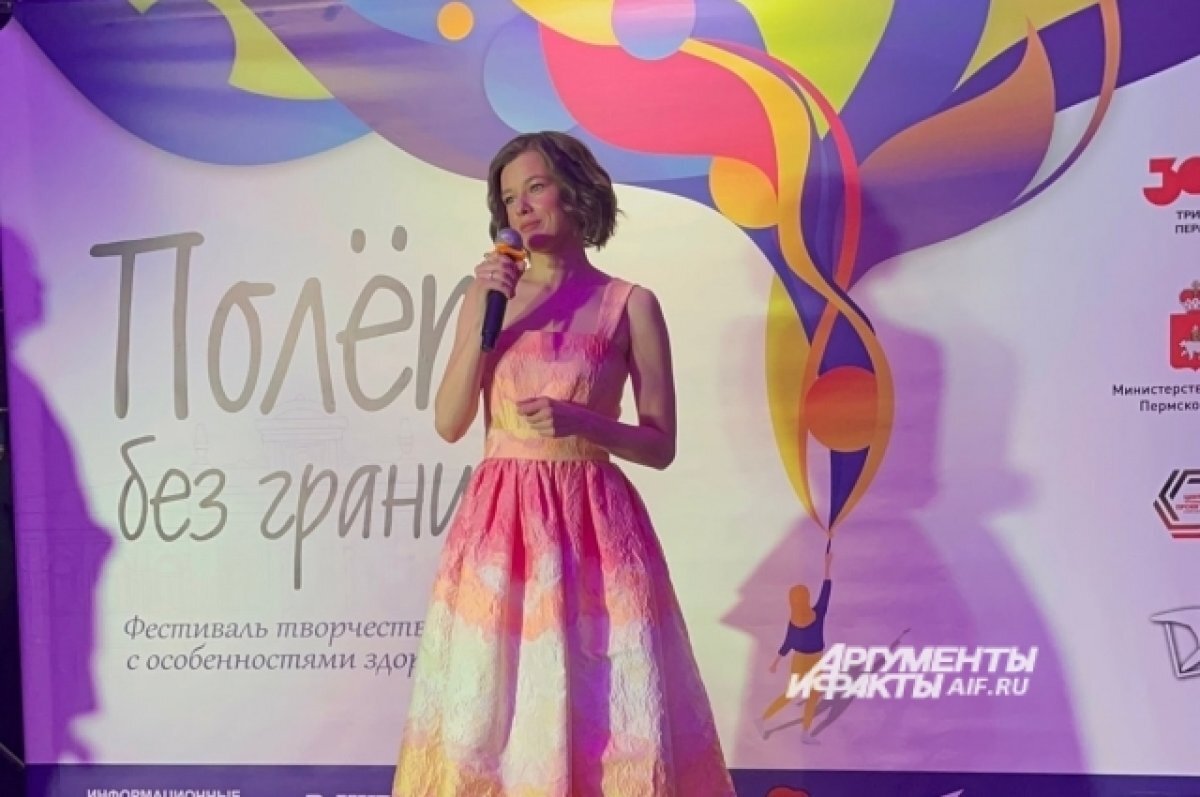    Катерина Шпица выложила нежное фото с мужем и сыном в китайский Новый год