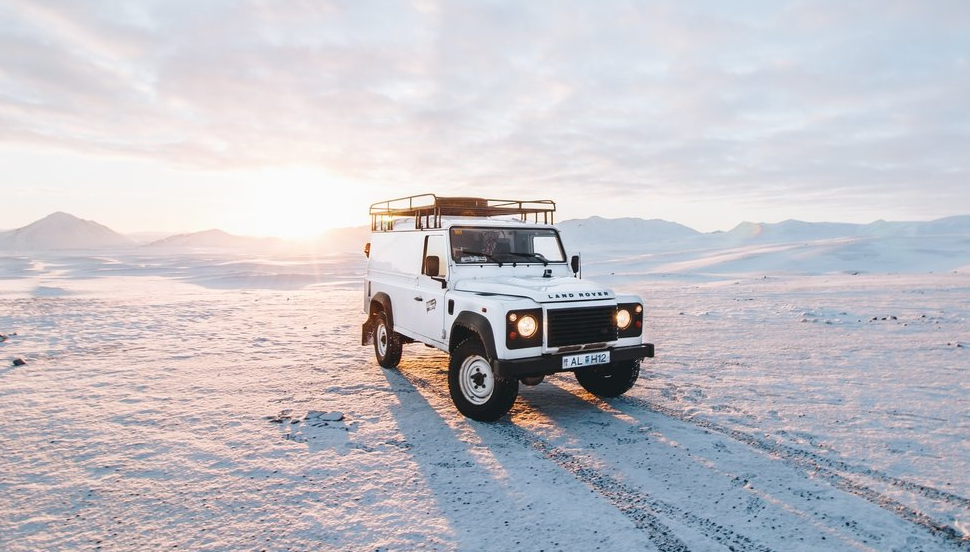 Для многих водителей полный привод означает уверенность в том, что они доберутся до дачи в любую погоду  Фото : Shutterstock.com 