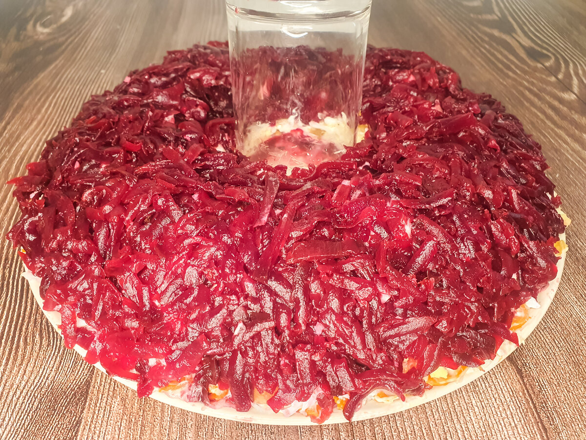 гранатовый браслет салат с черносливом. гранатовый чизбол. гранатовый браслет салат. салат с гранатом. салат гранатовый браслет, шапка мономаха.