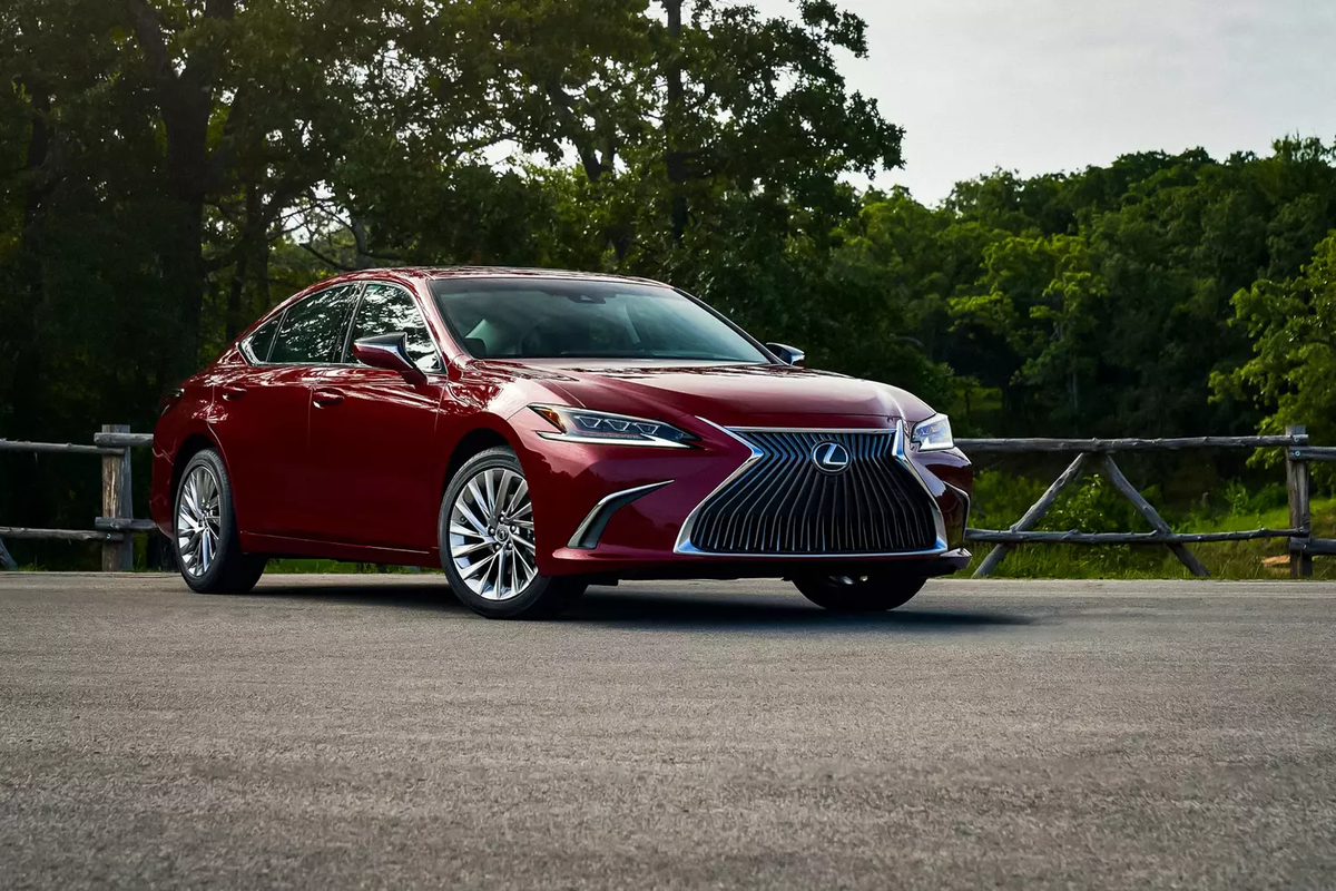 Lexus IS 2024 модельного года 
