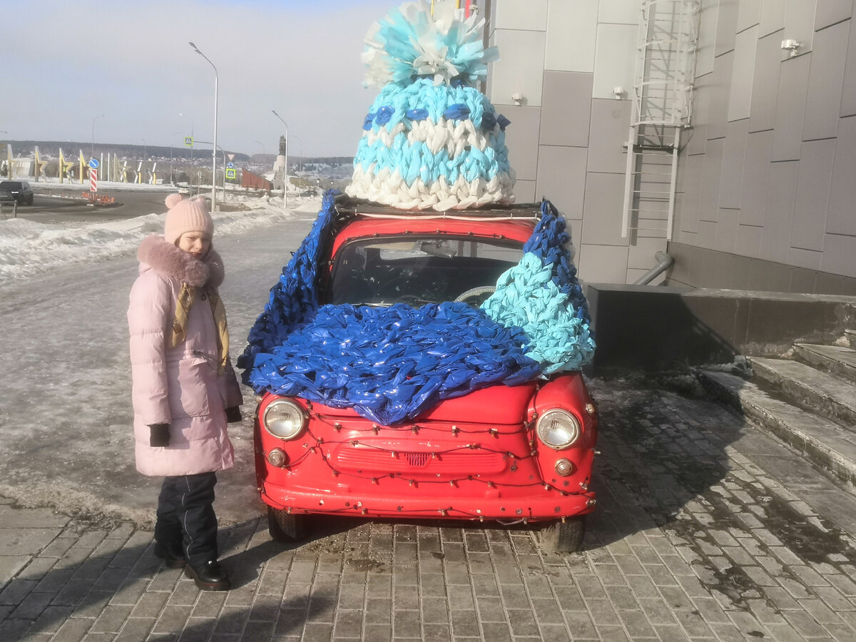 Традиционное фото с машиной