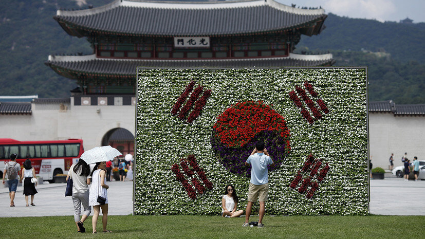 Южная корея закрыта. Пандемия южная корея. Автобусные остановки в японии. Рынок карее собачий в корее. День защиты детей в японии.