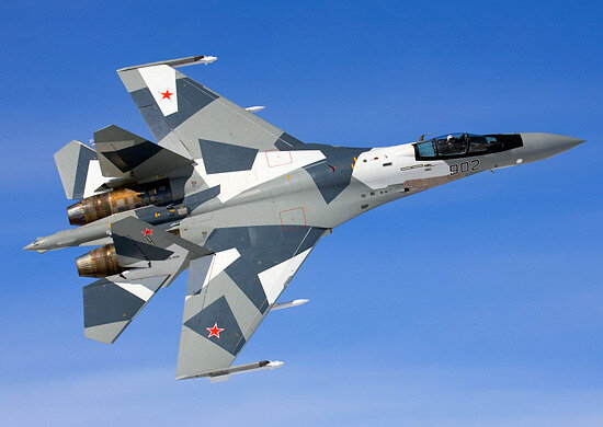 В воздухе сверхманёвренный многоцелевой российский истребитель Су-35. Фото из открытых источников.