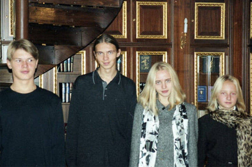 Сыновья банкира Пугачёва и дочери Путина. Начало 2000‑х годов. Фото: vatnikstan.ru