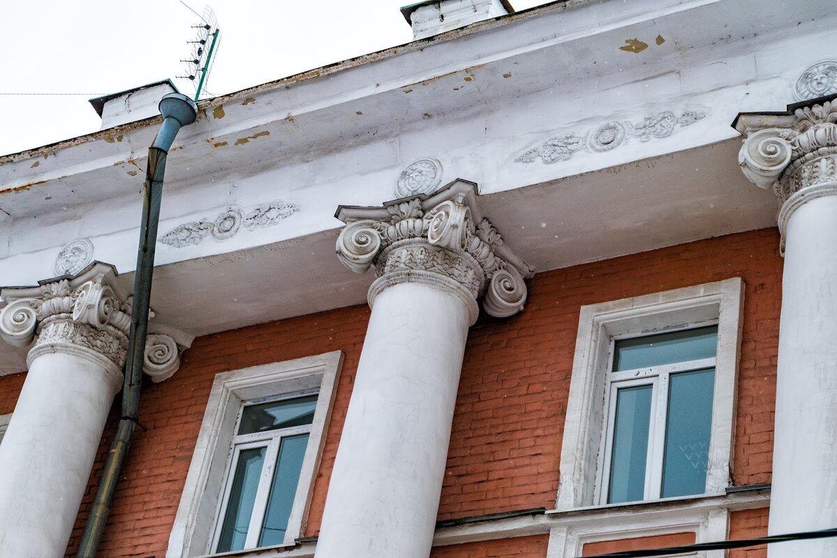 вывески купеческих лавок. русский купец. икорница «купец с хрусталем». пиво купец. купец логотип.