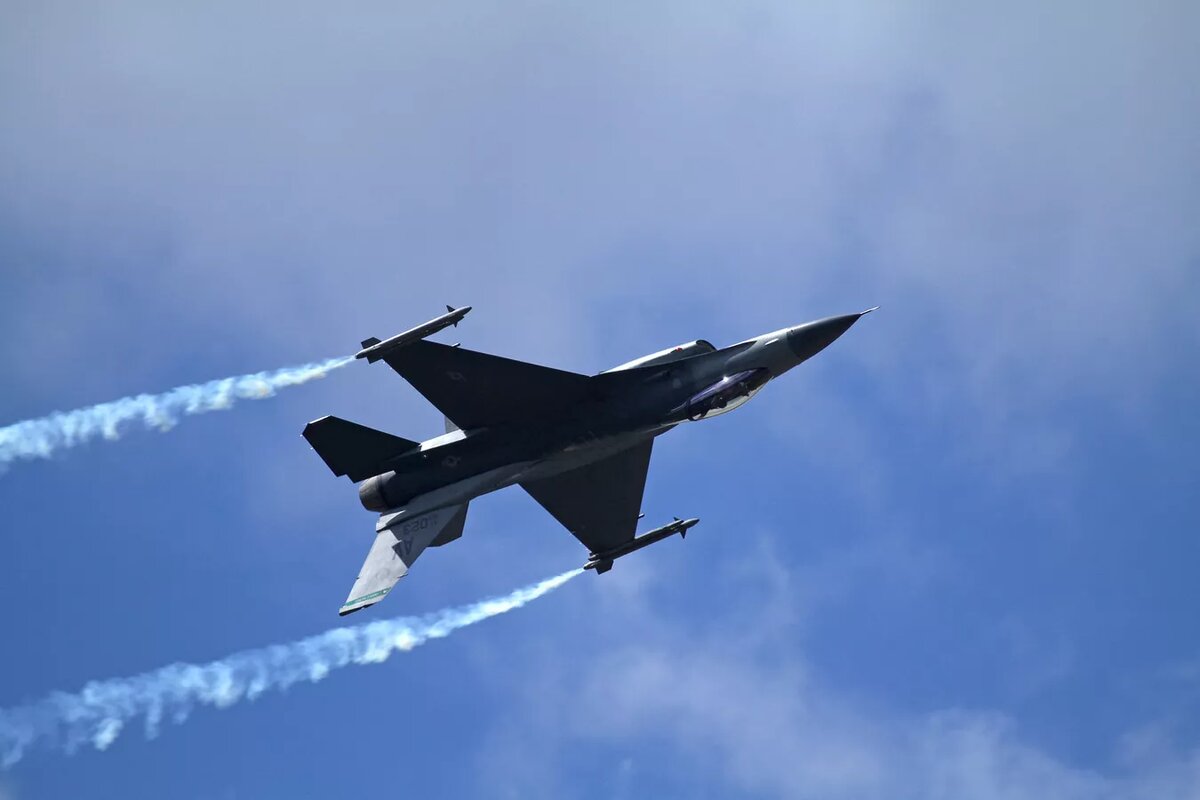 CC BY 2.0 / Ronnie Macdonald / General Dynamics F-16 Fighting Falcon