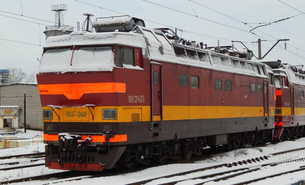 ЧС4Т. Источник:https://railgallery.ru/photo/01/05/09/105090.jpg