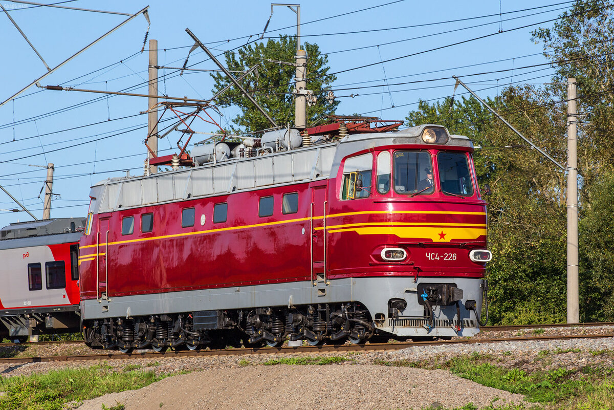 ЧС4. Источник:https://railgallery.ru/photo/00/01/54/1549.jpg