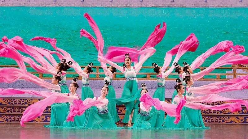 Традиционный китайский танец во время выступления Shen Yun Performing Arts. (Shen Yun Performing Arts)