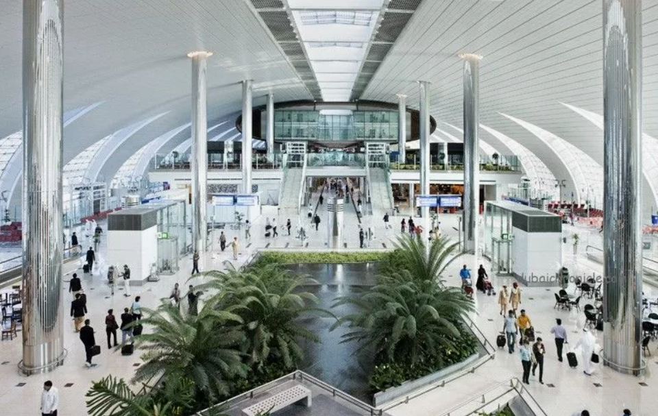 Международный аэропорт Дубай (DXB). Международный аэропорт Дубай терминал 3. Аэропорт Дубай терминал Эмирейтс. Аэропорт Дубай 3 терминал внутри.