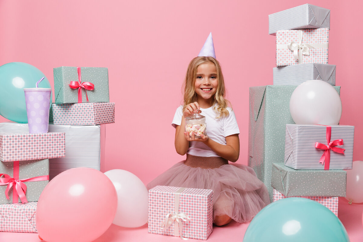 Изображение от Freepik: "Как отпраздновать день рождения ребенка?"