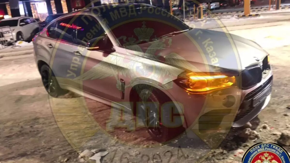     В субботу, 10 февраля, у отеля «Корстон» в Казани водитель за рулем BMW на скорости сбил трех пешеходов. На него составили семь административных протоколов, сообщила пресс-служба Госавтоинспекции по городу.