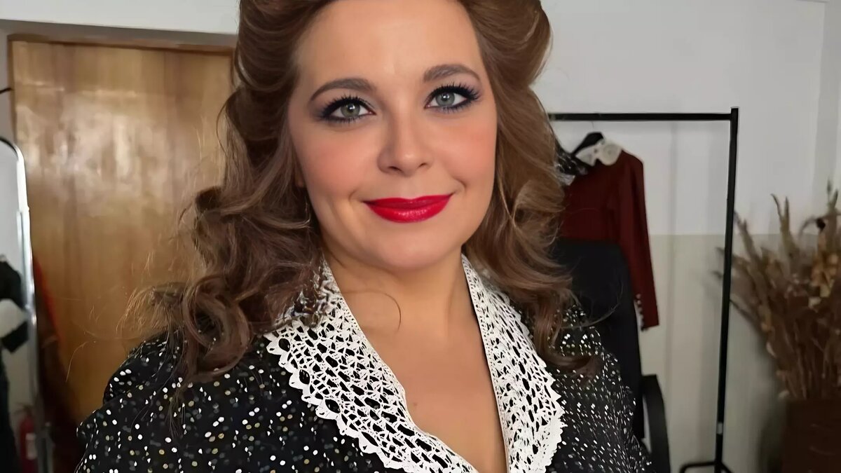     Ирина Пегова приехала в Выксу на юбилей школы и встречу с одноклассниками. Актриса театра и кино назвала это мероприятие «ржачным», опубликовав фотографии в соцсети.