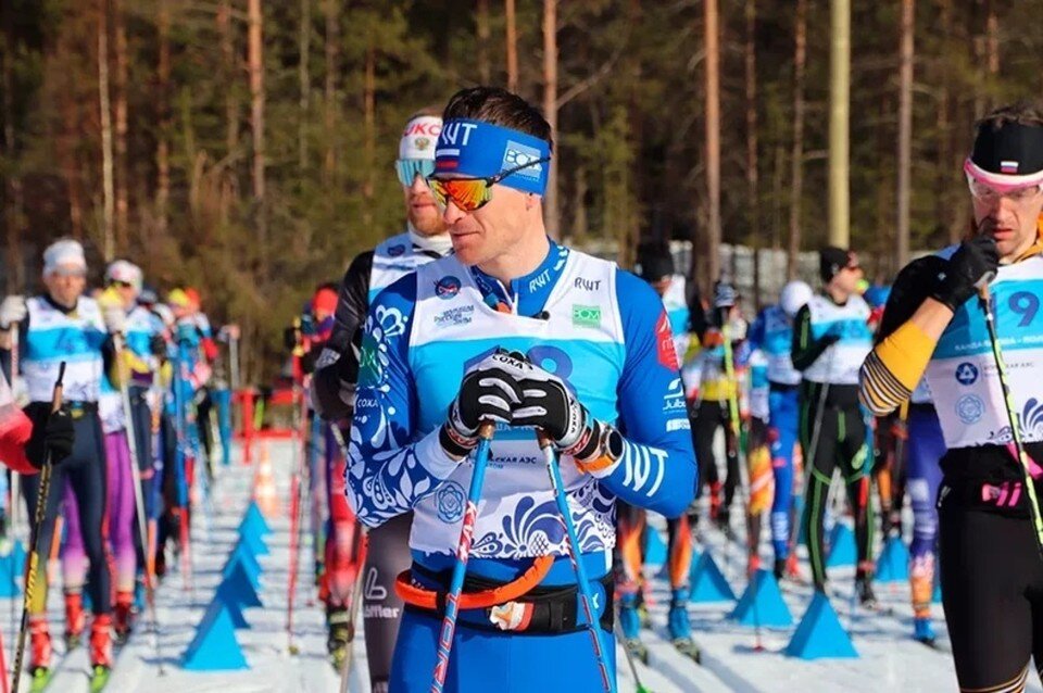    Знаменитый спортсмен популяризирует лыжи в Удмуртии. Фото: соцсети героя материала с личной страницы в соцсети.