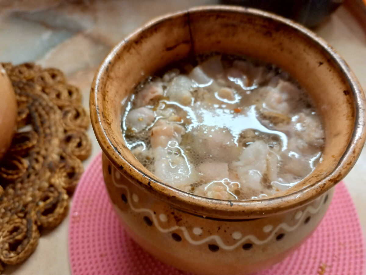 Гречка с грибами и беконом в горшочках по-купечески. Готовила в  микроволновке, можно в духовке. Вкусно, сытно, просто | Блогерство на  пенсии | Дзен