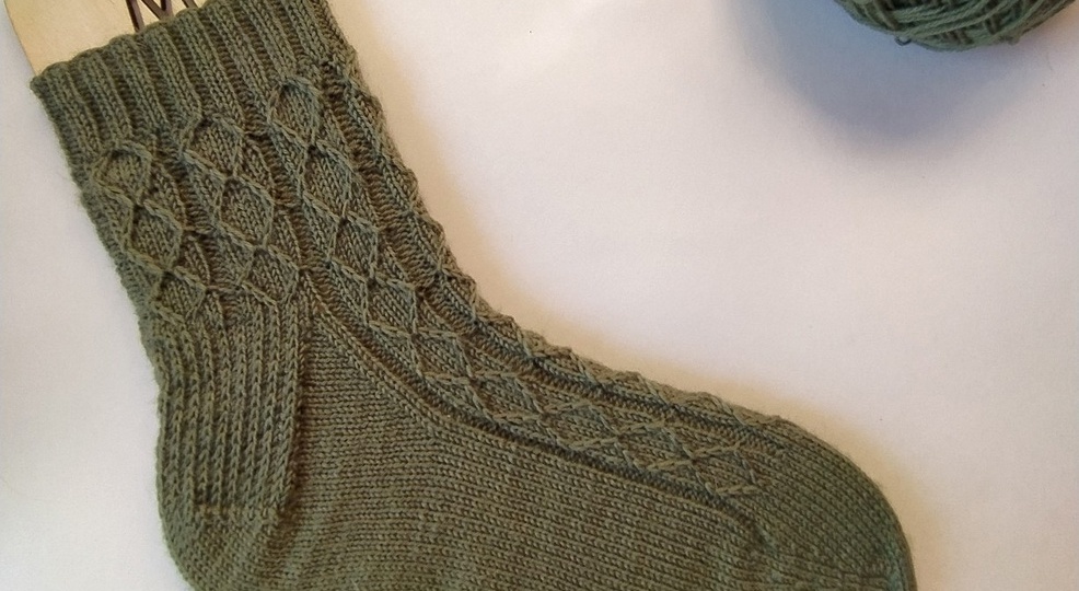 Подробное описание носков спицами со схемой, фото и советами