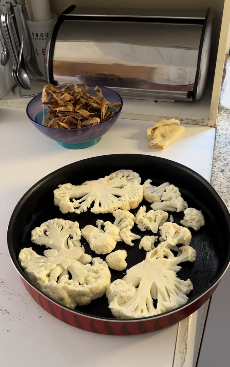 Разложили цветную капусту.