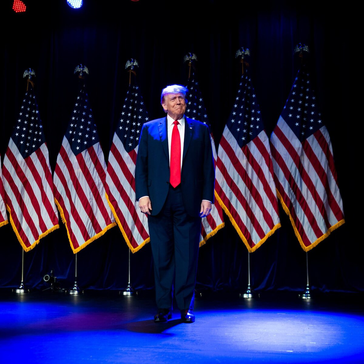 Бывший президент Дональд Трамп во время вечеринки "Ночного дозора" в отеле и казино Treasure Island в Лас-Вегасе в среду. Фото: Дуг Миллс/The New York Times.