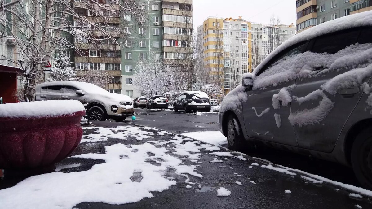 В Казани заметили вертикально припаркованный автомобиль | inkazan.ru | Дзен