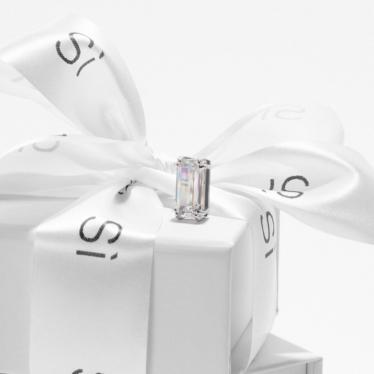 Серебряная подвеска "Льдинка" https://thesi.ru/product/podveska-iz-serebra-bagetnyy-fianit