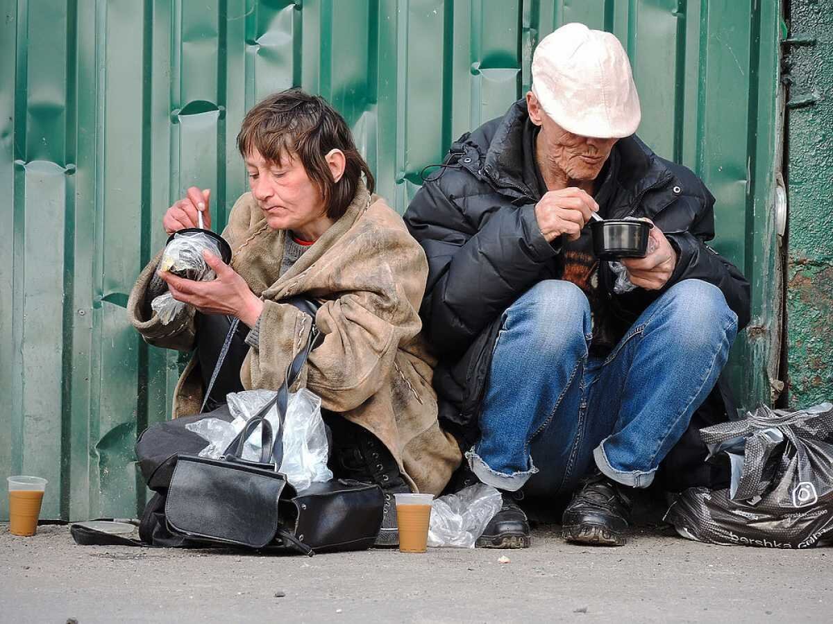 Не замеченной в обществе