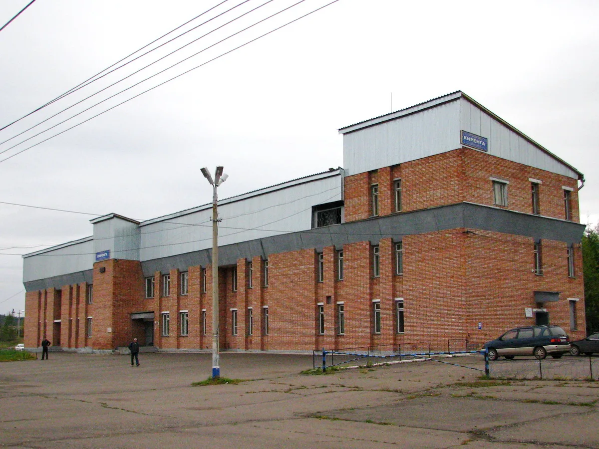 Пассажирский поезд на станции. Станция киренга поселок магистральный. Ржд поезд иркутск. Подкаменная станция. Станция киренга всжд.