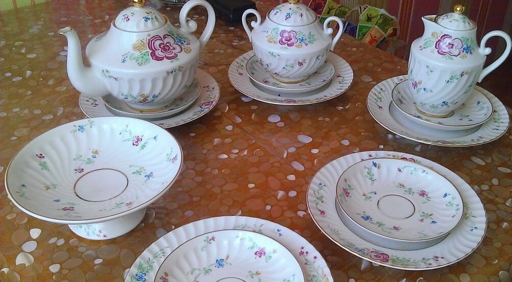 Гжель конфетница лебёдушка. Семикаракорская керамика салатники. Подглазурная гжель. Императорский фарфор ярославская фабрика. Набор салатников семикаракорская керамика маки.