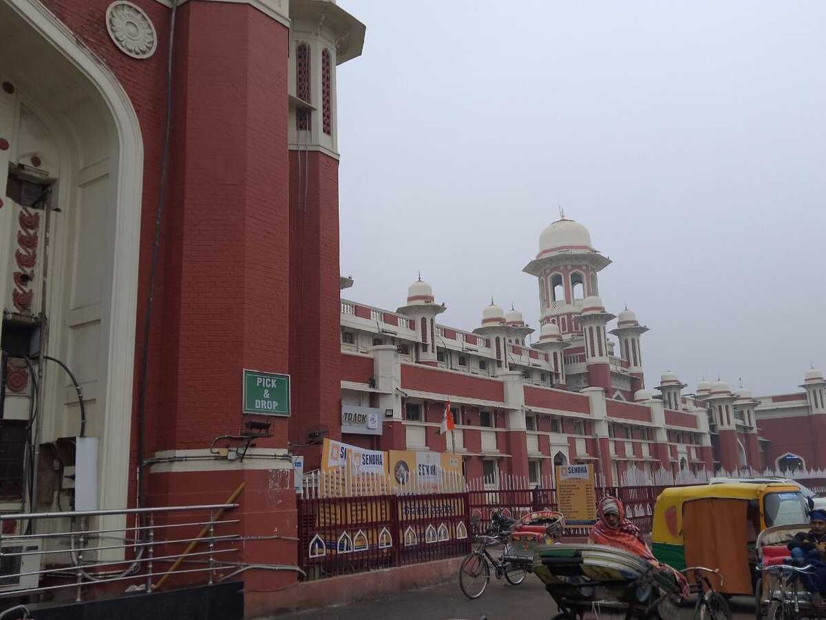 Lucknow Charbagh railway station