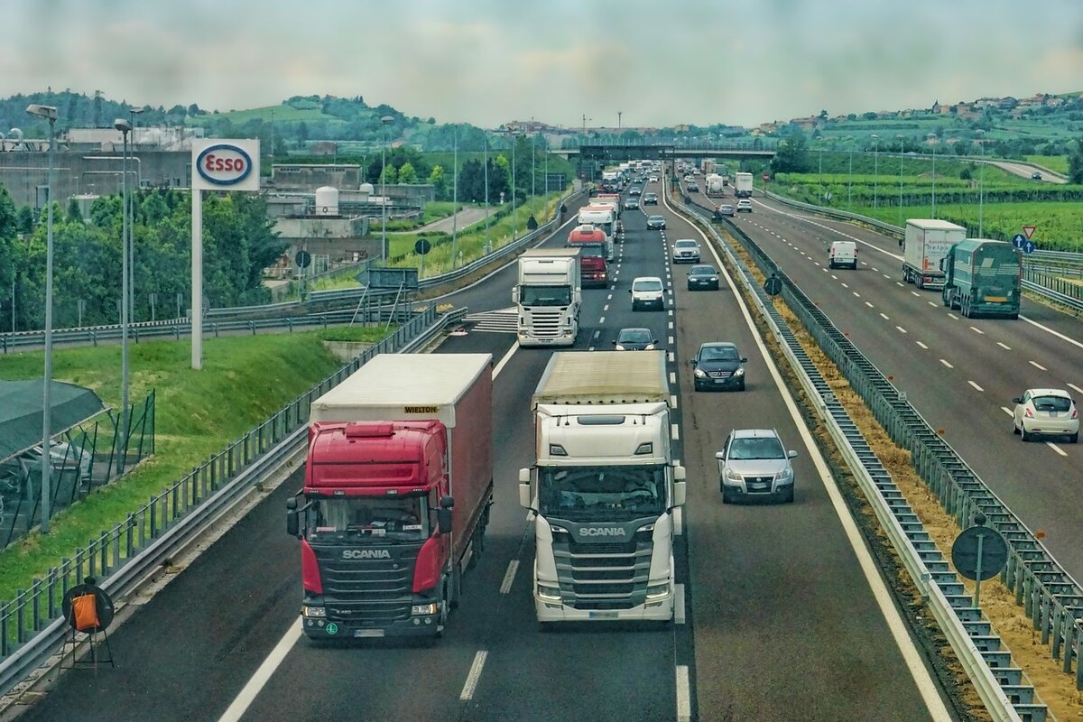
Перевозка грузов на автомобильном транспорте из Болгарии в Россию - это сложный и ответственный процесс, который требует надежной и профессиональной поддержки.