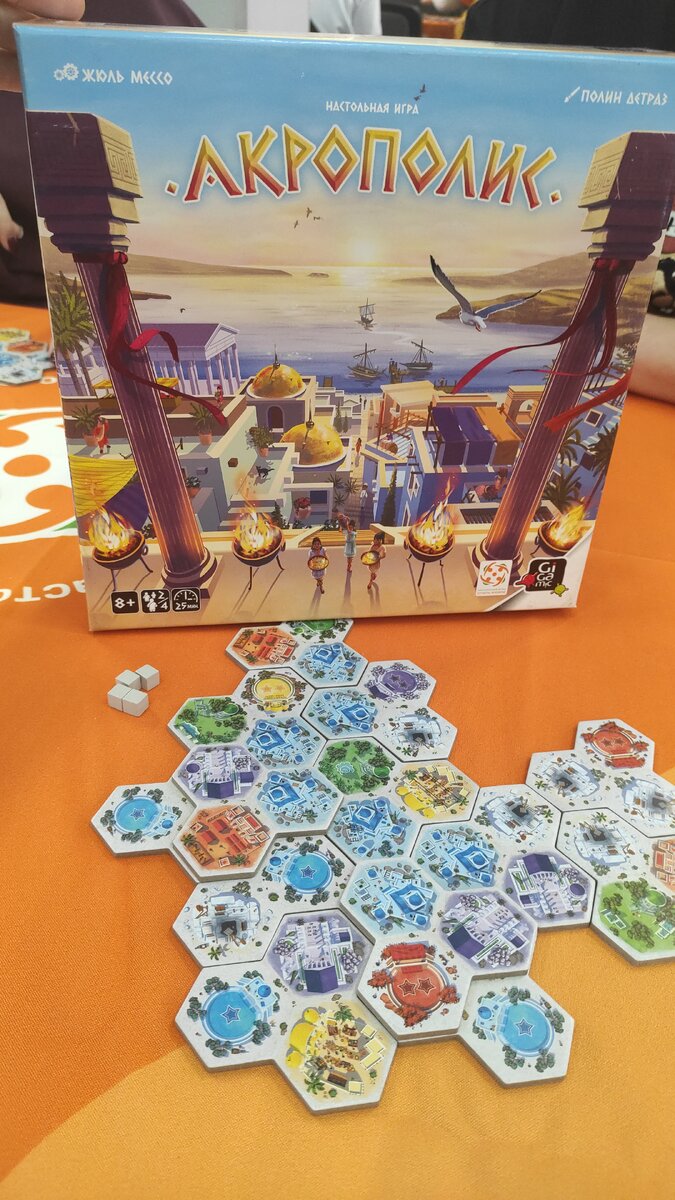 Начали мы с шикарной (спойлер) игры от СТИЛЯ ЖИЗНИ Венецианской мозаики. Наше фото с ней засветили удетна всех новостных пабликах фестиваля😁 Игра гонка, игра пойнт-салат.-6