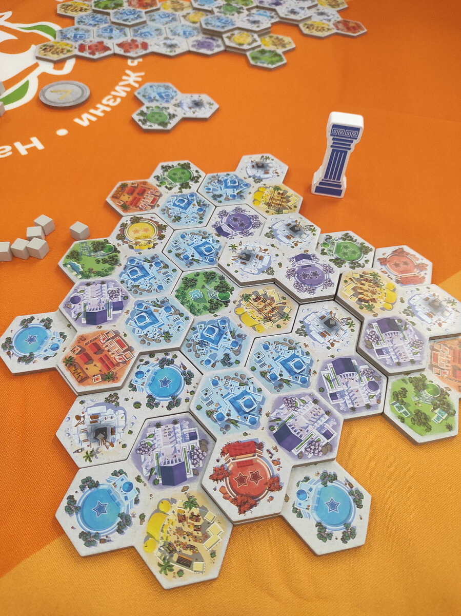 Начали мы с шикарной (спойлер) игры от СТИЛЯ ЖИЗНИ Венецианской мозаики. Наше фото с ней засветили удетна всех новостных пабликах фестиваля😁 Игра гонка, игра пойнт-салат.-7