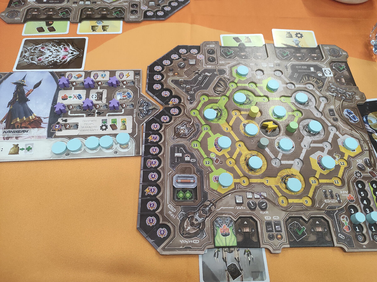 Начали мы с шикарной (спойлер) игры от СТИЛЯ ЖИЗНИ Венецианской мозаики. Наше фото с ней засветили удетна всех новостных пабликах фестиваля😁 Игра гонка, игра пойнт-салат.-25