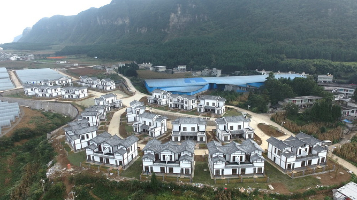 &laquo;Панорама счастья&raquo; &mdash; так называется эта фотография коттеджного поселка, в котором почти никто не живет. Evergrande