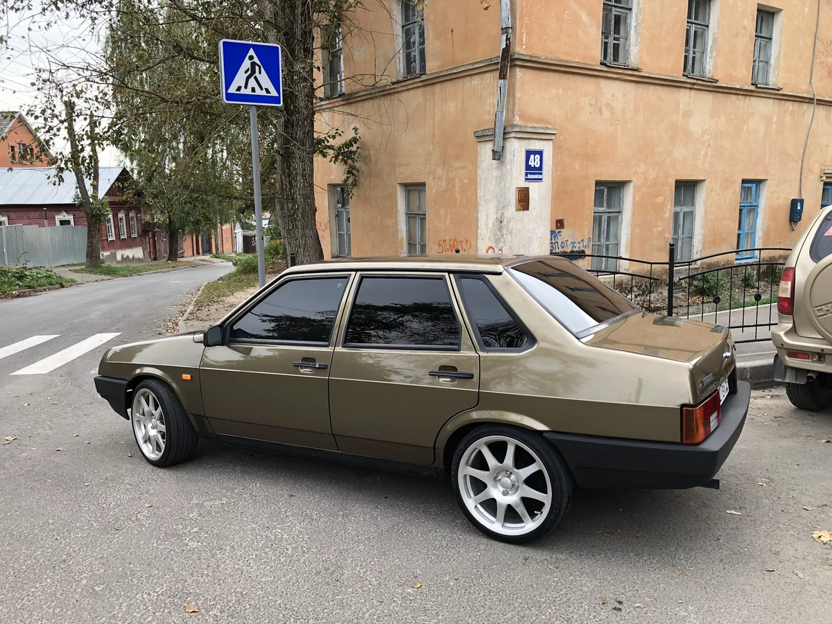 Ваз 21099 r17. Ваз 21099 на 17. 21099 на дисках. Ваз 21099 r15. Ваз 21099 кварц 630.