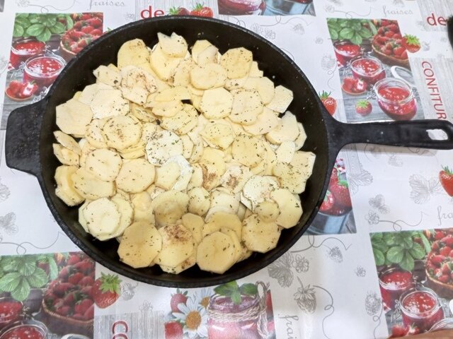 Fishing planet пс4 толстогубая кефаль сент тернезен. Фото лысый рыбак вываживает рыбу. Как получить фиш. Арована с мальками. Машина для обвалки рыбы кость.