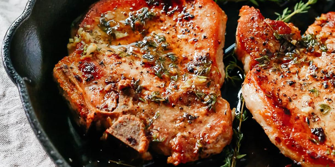 Рецепт сочного стейка из свинины на сковороде