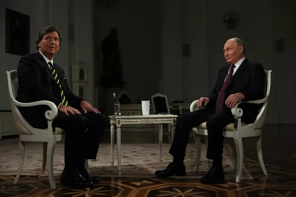 Стоп Кадр из интервью Такера Карлсона с Владимиром Путиным