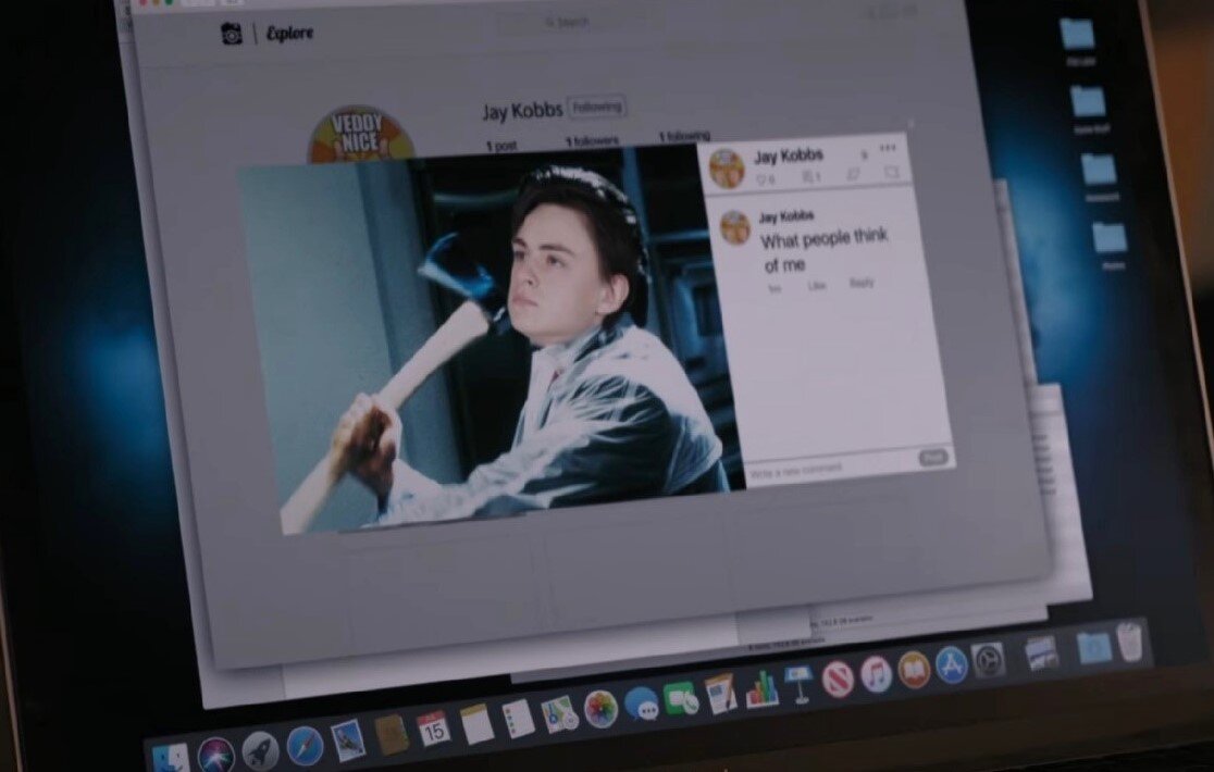 Почему бы сразу не написать на лбу: «я – убийца»? Вдруг у кого-то были сомнения на этот счёт. 