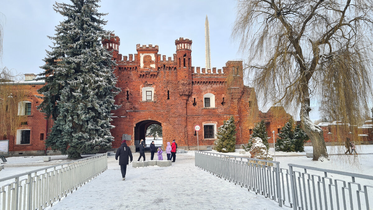 Брестская крепость - "герой" кинофильмов и торжественных приемов